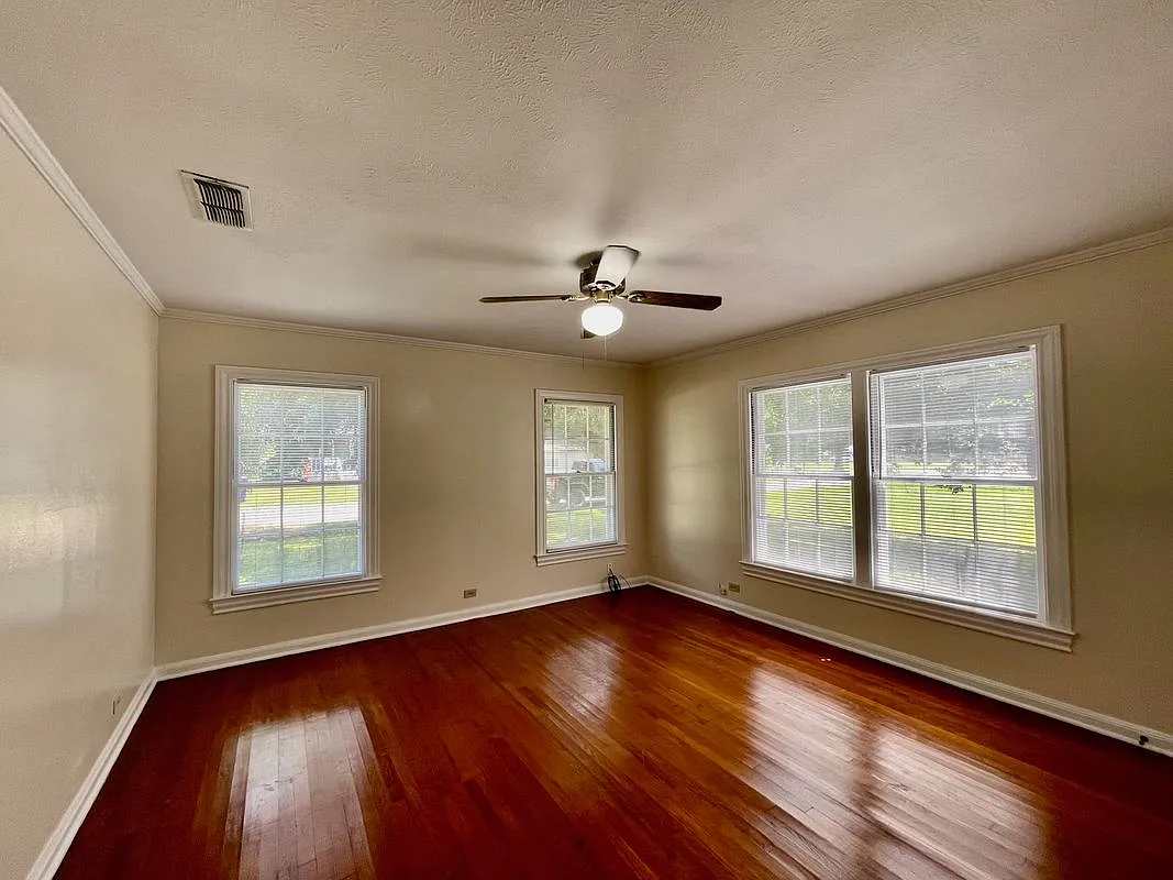 Building Photo - 705 Runnels Ave