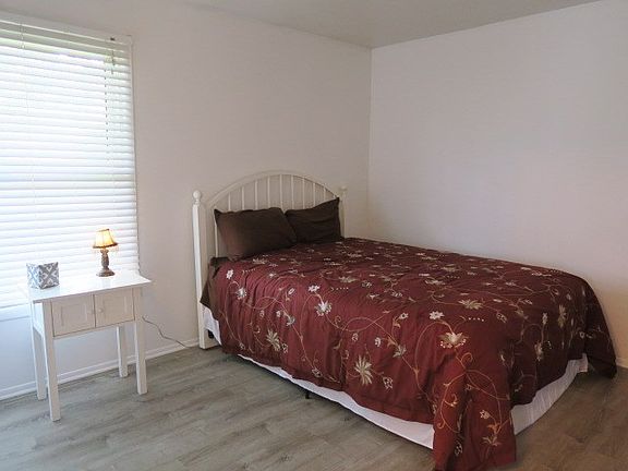 2nd image of 2831 Glenwood Ct #A