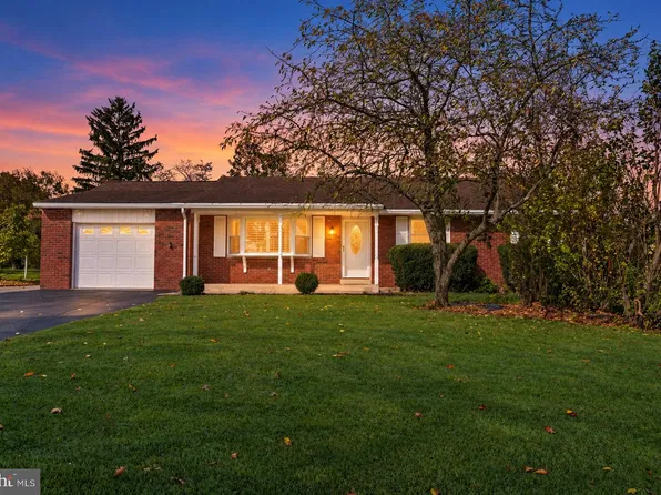 31 Oak St, Gilbertsville, PA 19525