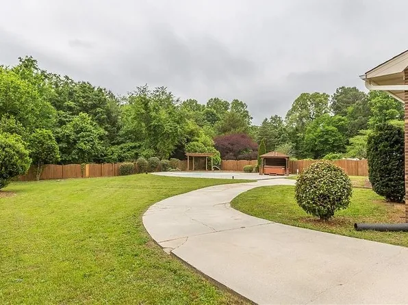 1750 Paragon Dr, Winston Salem, NC 27127