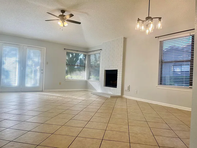 2711 Grants Lake Blvd #104 — Photo 2