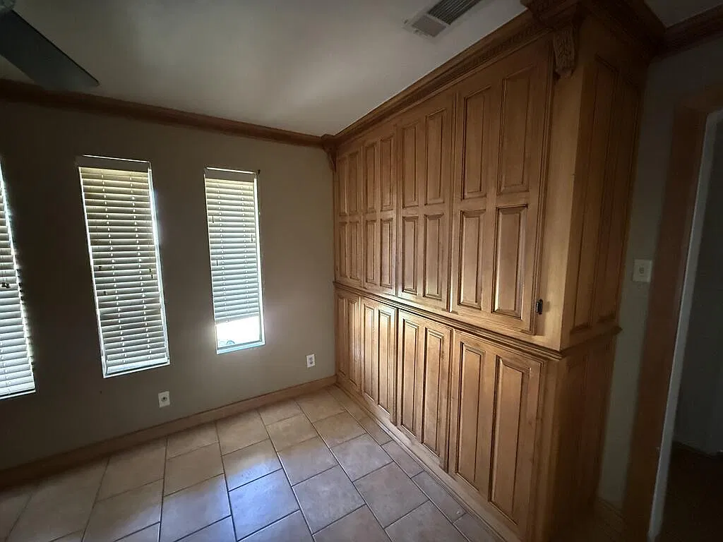 3 bed, 2.0 bath, 1685 sqft, $2,100 — Photo 4