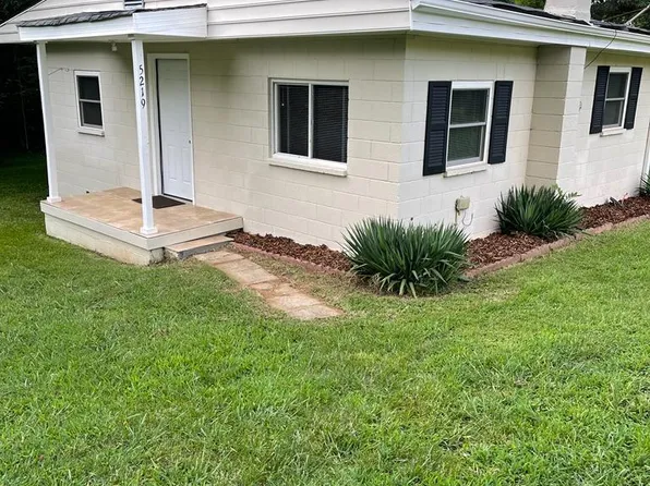 5219 Clearwater Lake Rd, Mount Holly, NC 28120