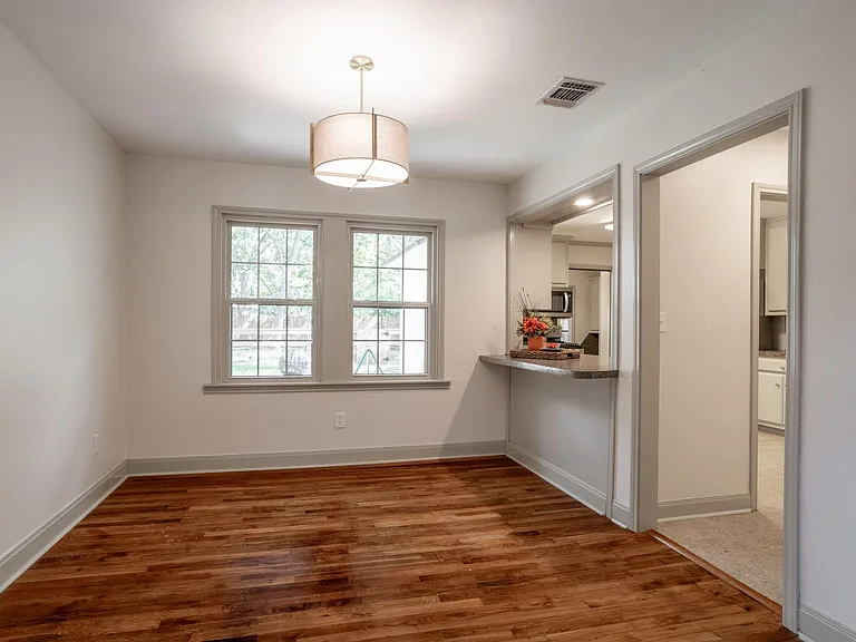 1517 Live Oak St — Photo 11