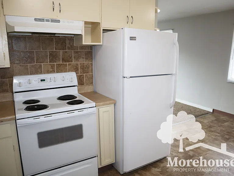 2404 S Stanley St — Photo 5