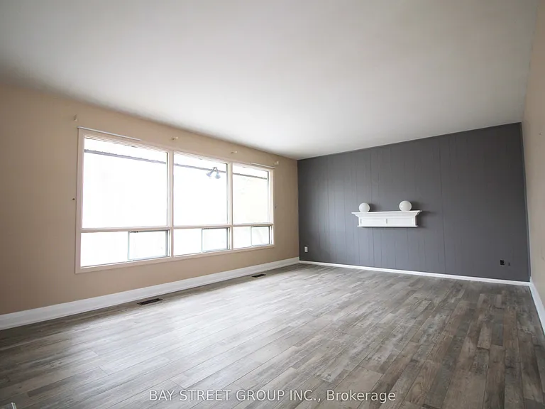 27 Glenbarr Rd — Photo 1