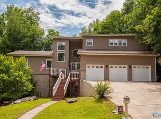 1696 Shady Cove Cir SE, Huntsville, AL 35802