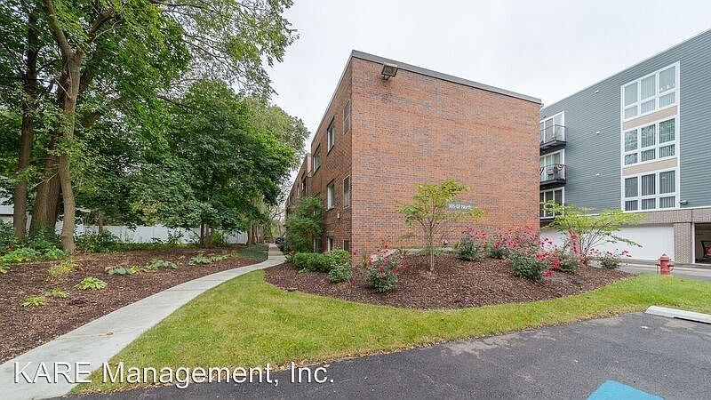 2nd image of 907 N Milwaukee Ave APT 002