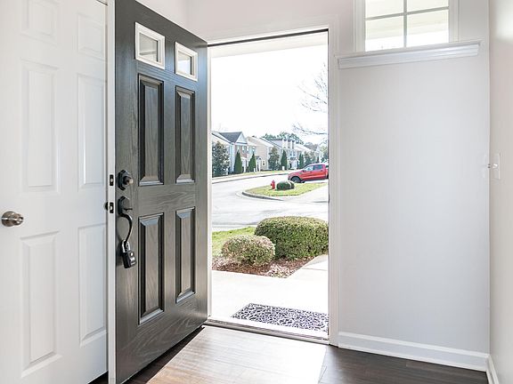 3rd image of 400 Stone Flower Ln