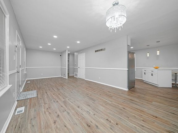 3rd image of 21631 Gailine Ave