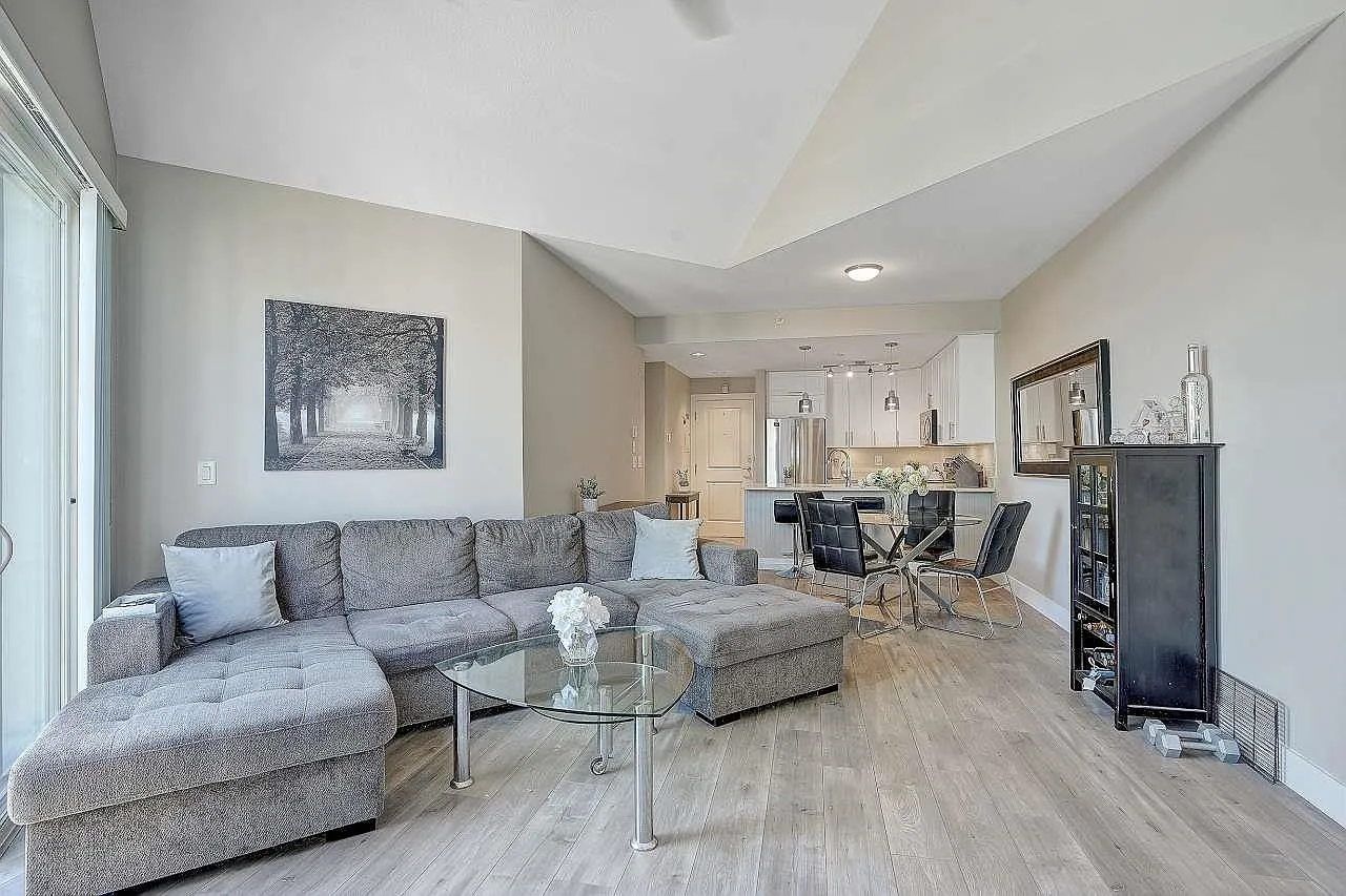 2 bed, 907 sqft, $2,600 — Photo 4