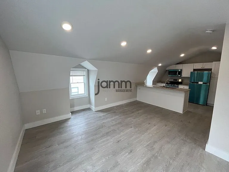 1966 Randall Rd #5 — Photo 6