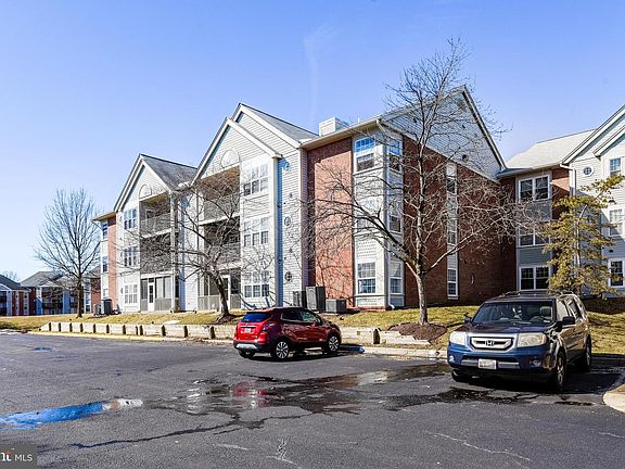 2nd image of 310 Blue Water Ct Unit 103