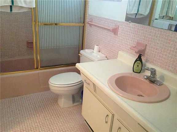 4th image of 2800 NE 203rd St APT 7