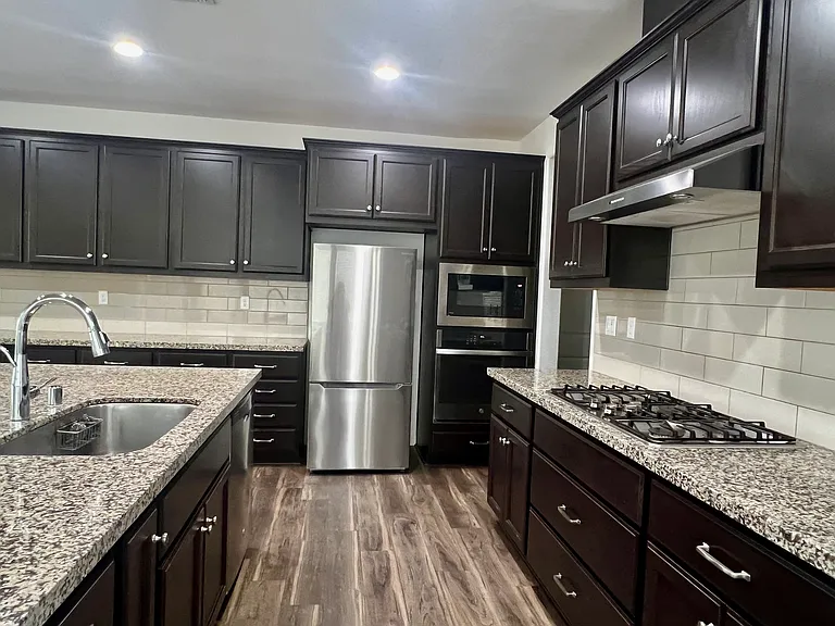 304 E Angelina Ave — Photo 14