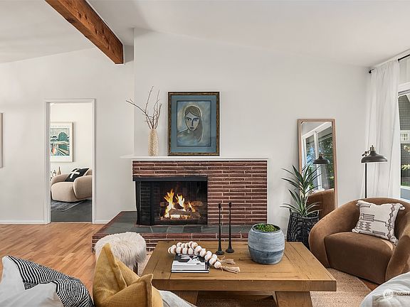 4th image of 850 82nd Avenue NE