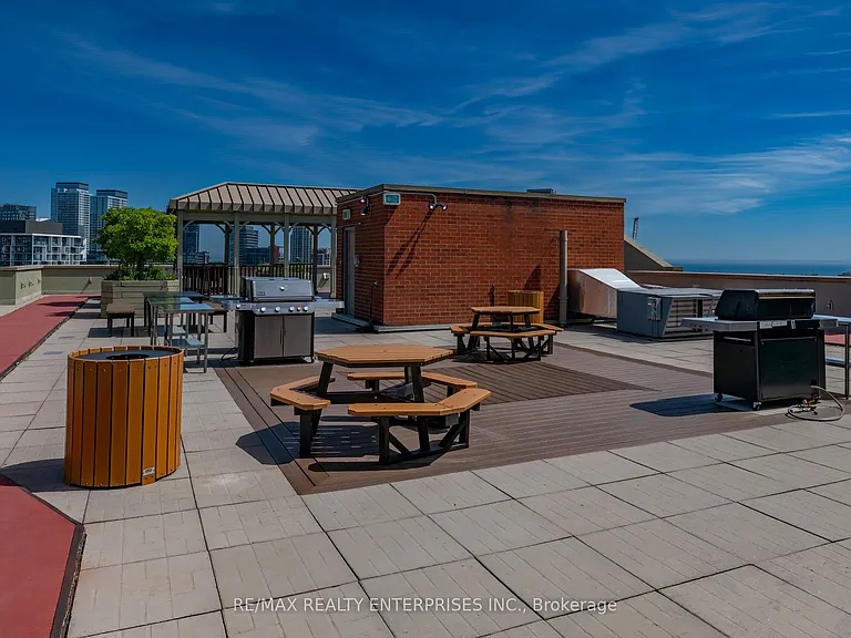 801 King St W #1108 — Photo 19