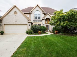150 Derby Glen Dr, Glen Ellyn, IL