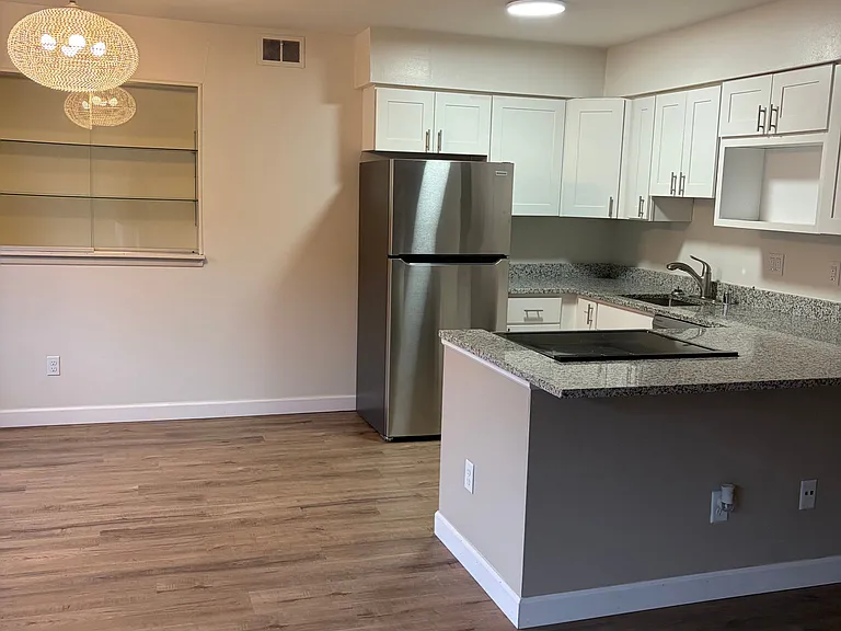 2400 E Bradford Ave — Photo 13