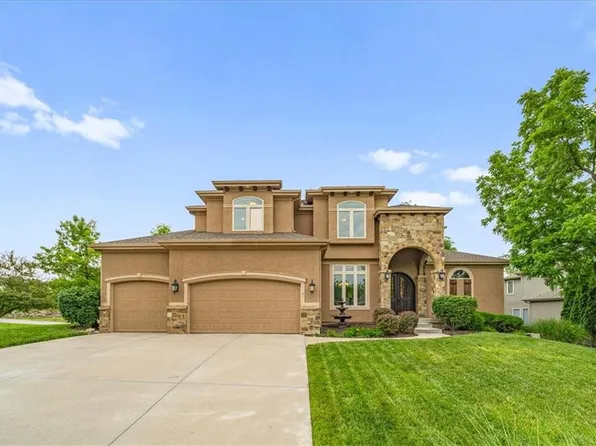 11121 S Whitetail Ln, Olathe, KS 66061