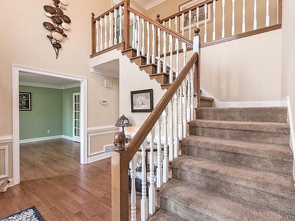 2nd image of 125 Shadow Springs Dr