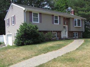 33 Robyn Rd, North Attleboro, MA 02760