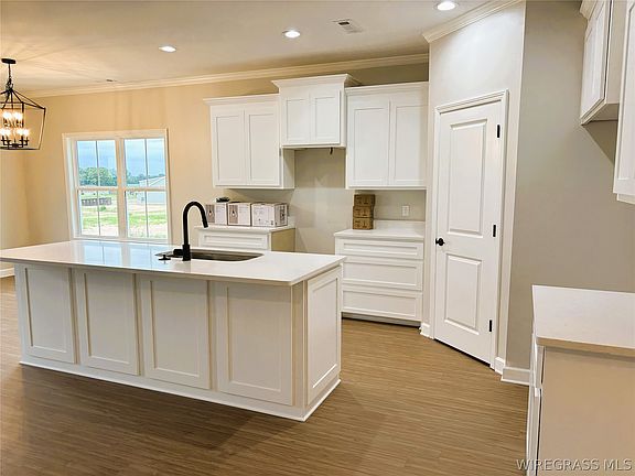 4th image of 547 Tremont Cir