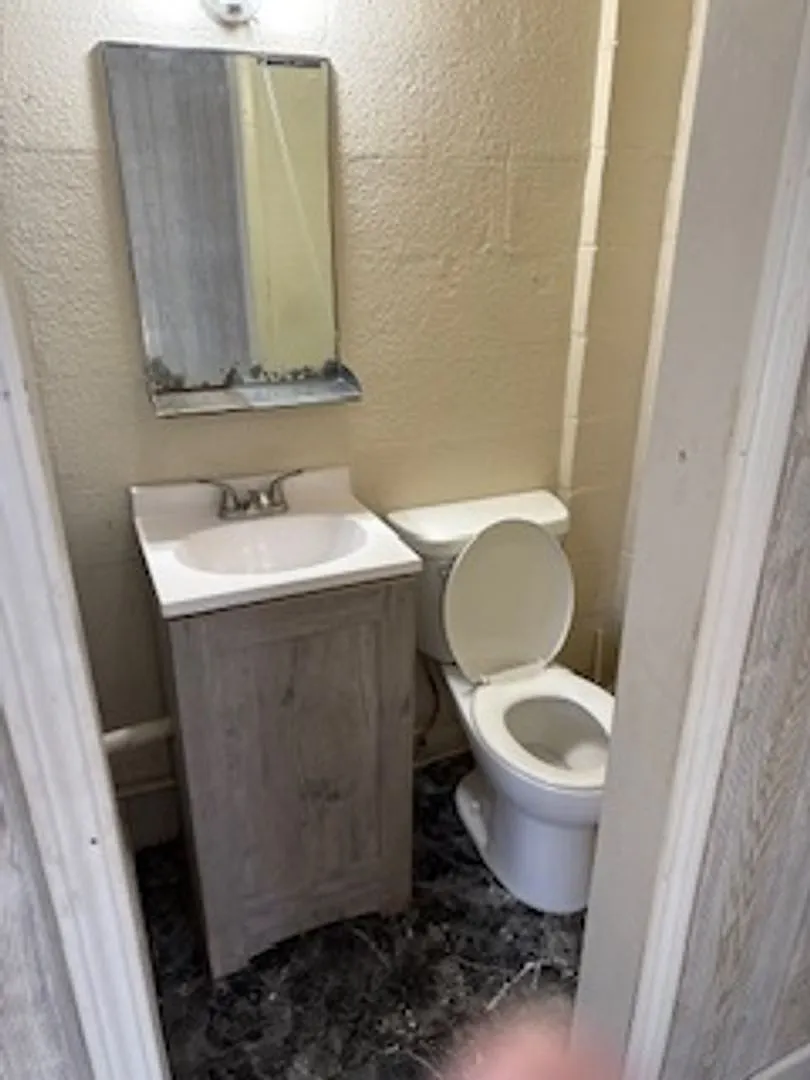 3961 Logan Ave - Apt 8 — Photo 2