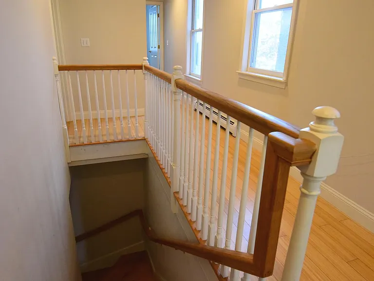 52 Maple St — Photo 9