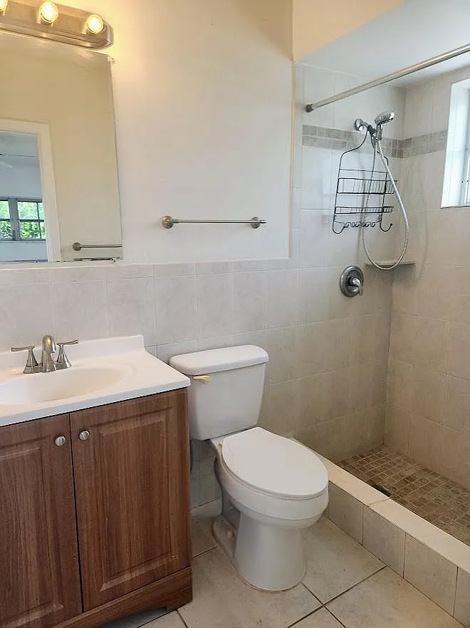 3 bed, 3.0 bath, 1550 sqft, $3,000 — Photo 3