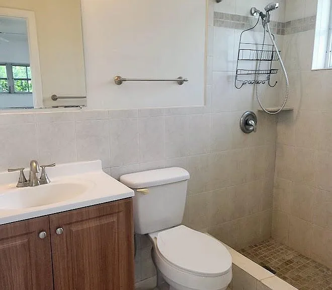2940 NE 19th Ter S #SOUTH SIDE — Photo 3