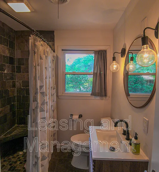927 Holly Ct — Photo 10