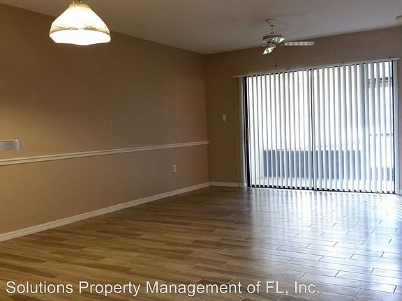 4th image of 1077 Country Club Dr