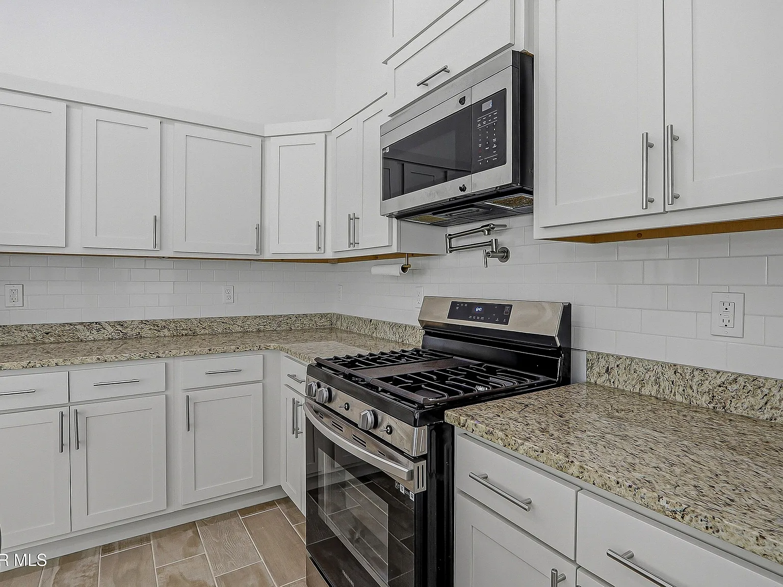 3 bed, 2.5 bath, 1826 sqft, $2,200 — Photo 4