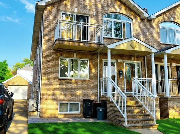 725 126th Street, College Point, NY 11356