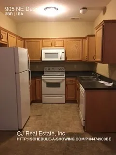 905 NE Deer Creek Dr — Photo 4