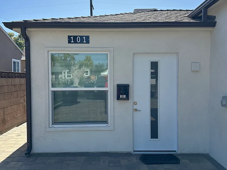 1445 N Maple St #101 — Photo 2