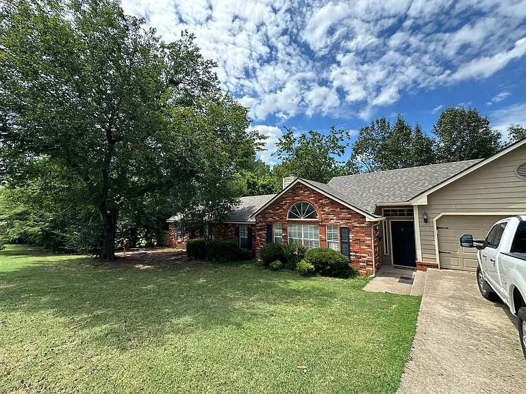 525 Ridgecrest Rd — Photo 2