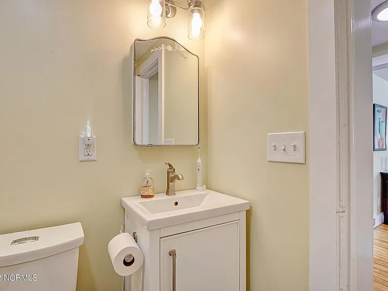 416 Wright St — Photo 13
