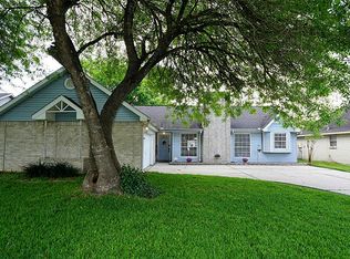 514 Country Ln, League City, TX 77573