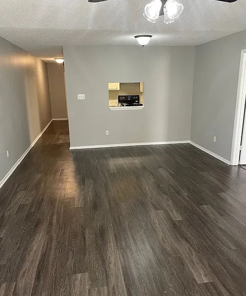 105 Villa North Ct — Photo 3