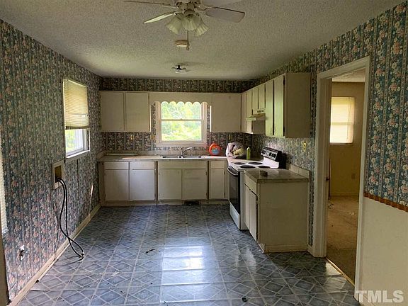3rd image of 2117 Charles St