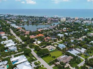 1985 Crayton Rd, Naples, FL 34102