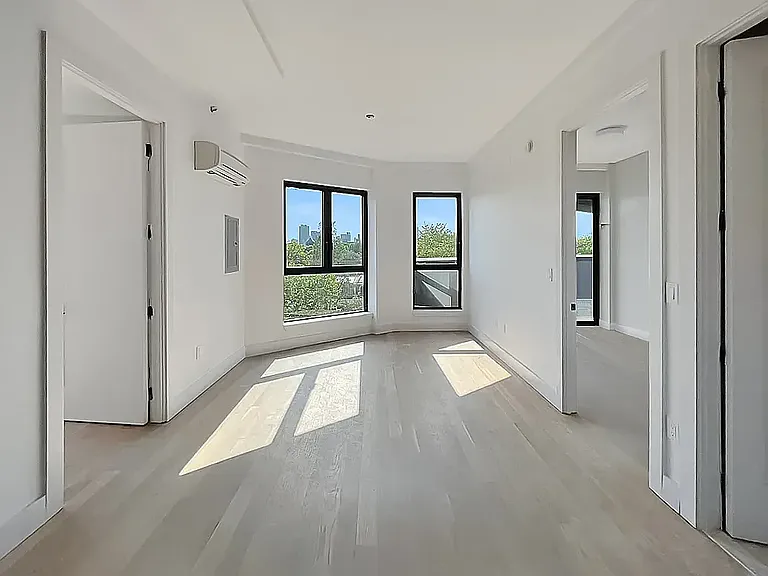 494 Manhattan Ave #4E — Photo 9