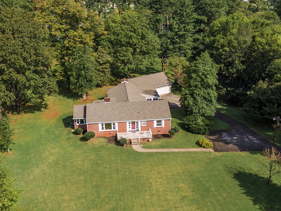 1st image of 912 Crescent Dr