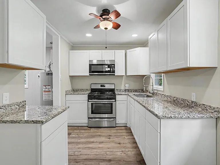 221 W Taylor St — Photo 5