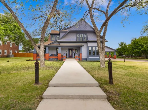 1102 S College St, Brady, TX 76825