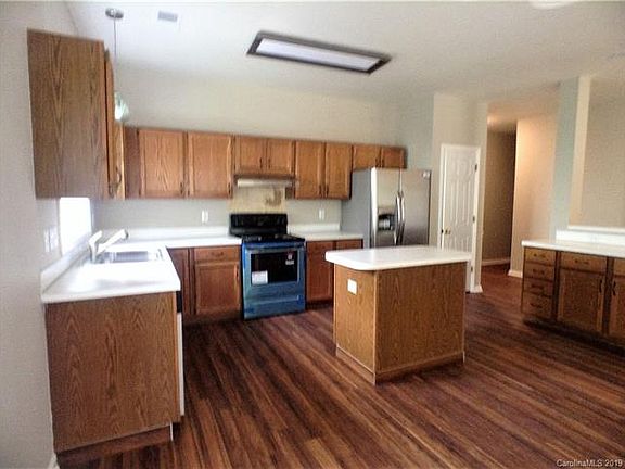5th image of 106 Northampton Dr