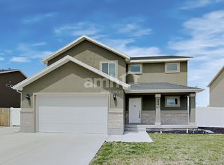 574 W Fireside Ln, Stansbury Park, UT 84074