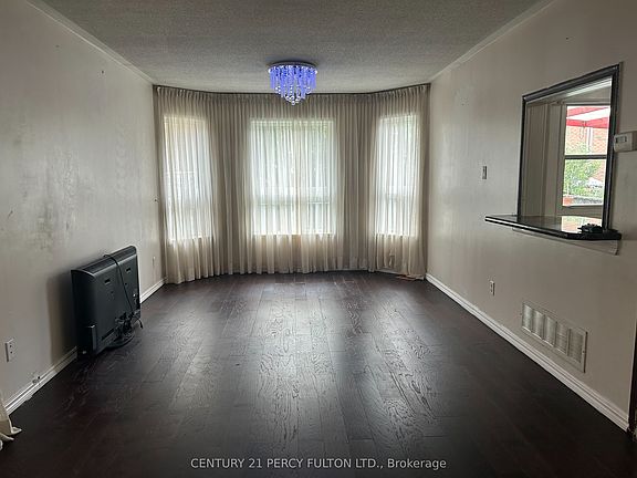 3rd image of 13 Purdy Cres